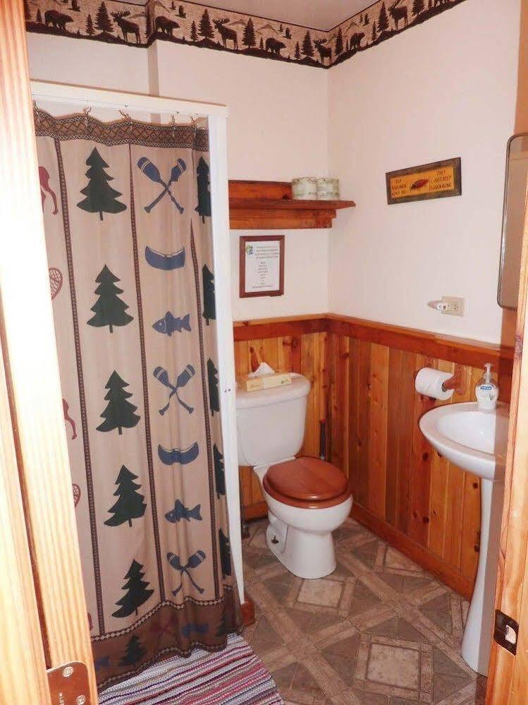 Moose Track Adventures Resort Winton エクステリア 写真