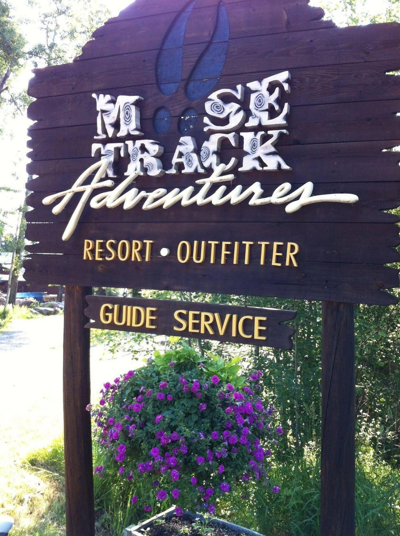 Moose Track Adventures Resort Winton エクステリア 写真
